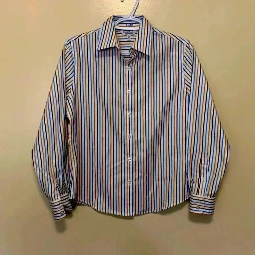 Tabi petite, 100% cotton, Wrinkle Resistant Striped Button Down Shirt, NWOT
